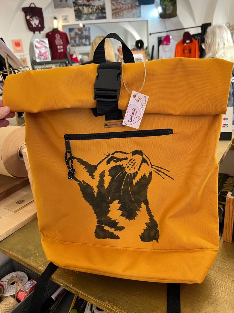 Handgemachter Rucksack der Art Factory ncstreetsart ® Passau Gelber Rucksack mit Streetart Katze von der Art Factory ncstreetsart ® Passau